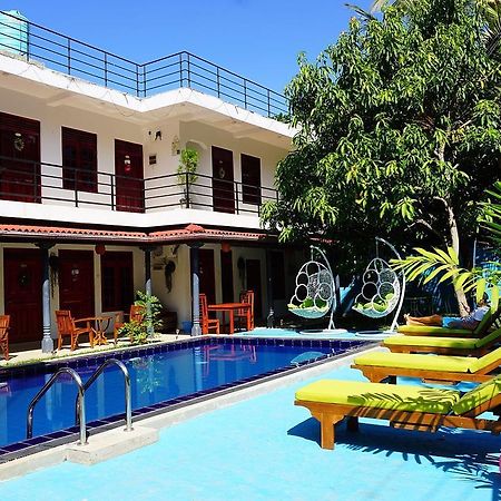 Blue Whale Holiday Hotel Mirissa Exterior photo