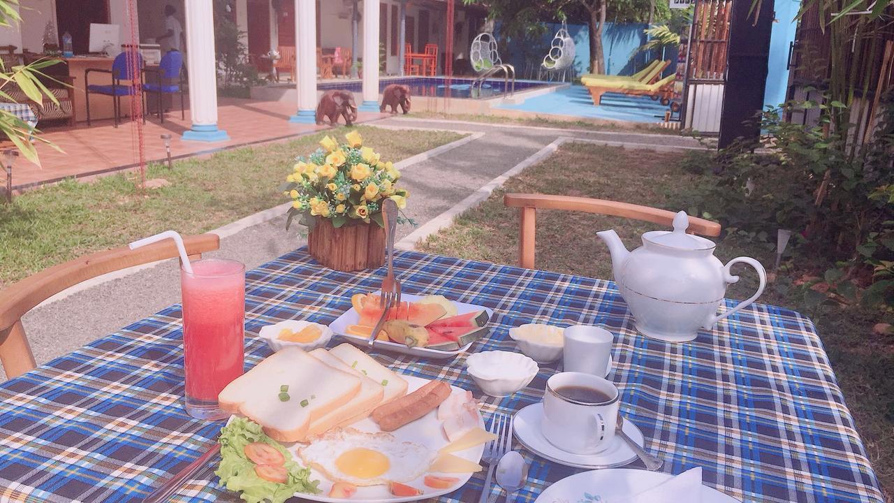 Blue Whale Holiday Hotel Mirissa Exterior photo