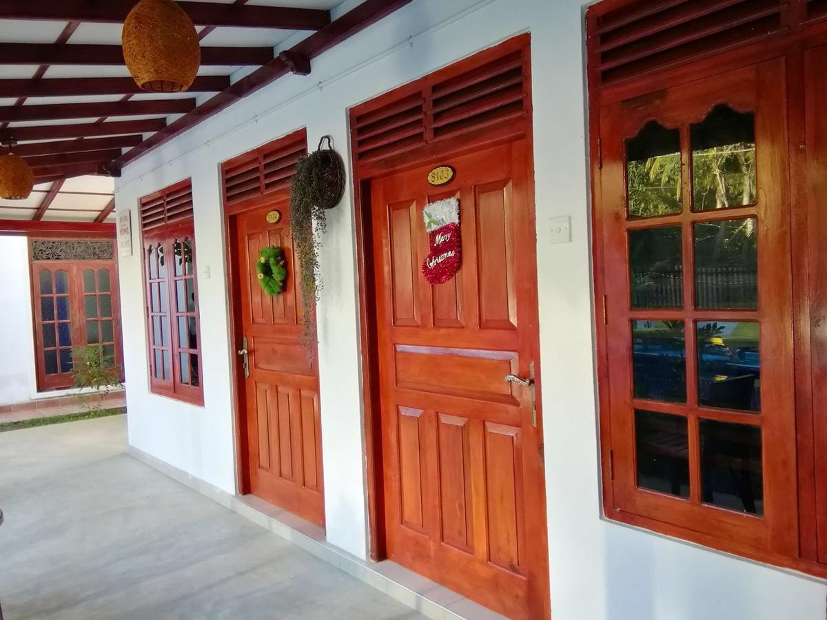 Blue Whale Holiday Hotel Mirissa Exterior photo